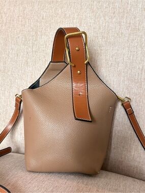 Balloon Bucket Bag in Taupe & Tan